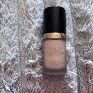 Too Faced Born This Way Foundation - Cloud